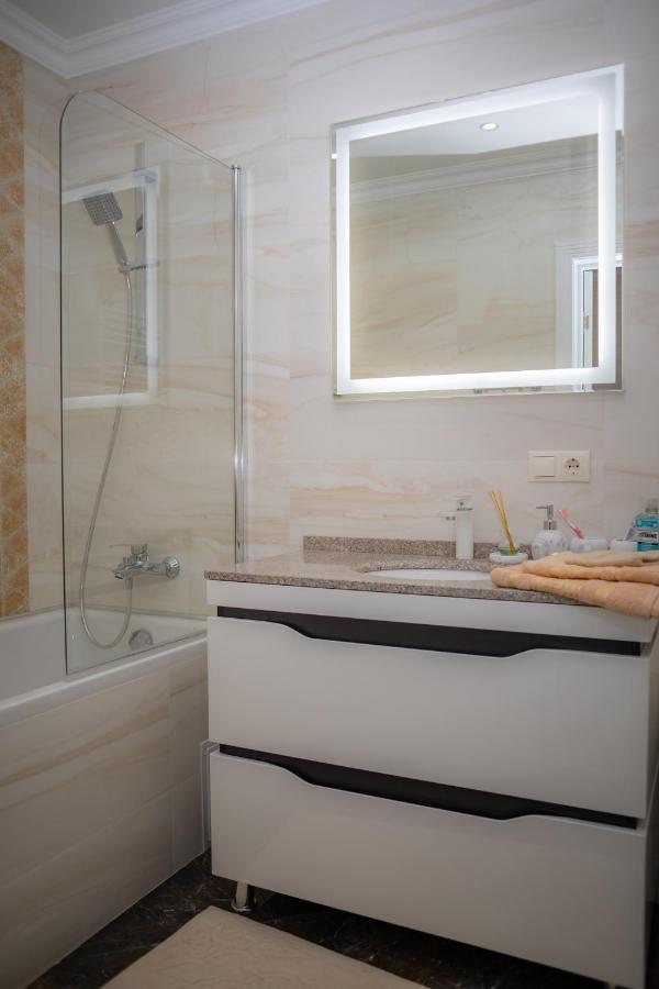 Center Candle Apartment Chişinǎu Buitenkant foto